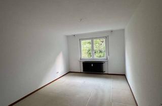 Wohnung mieten in Reinbeckstraße 3B, 70565 Rohr, Großes und helles WG-Zimmer in einer 3er WG-Stuttgart Vaihingen, Uni Nähe & Top - Anbindung