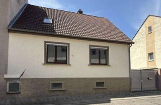 Einfamilienhaus kaufen in 76707 Hambrücken, Charmantes Einfamilienhaus mit 2 Garagen, Nebengebäuden, schönem Hof und Garten