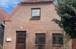 Haus kaufen in 23774 Heiligenhafen, Ein Haus mit Geschichte und viel Potenzial Sanierungsobjekt in Heiligenhafen, unweit vom Yachthafe