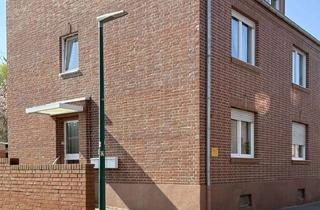 Mehrfamilienhaus kaufen in 50354 Hürth, Mehrfamilienhaus + Garagen + 747 m² großes Grundstück zu verkaufen