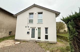 Einfamilienhaus kaufen in 66706 Perl, Neubau mit Garten und zwei Garagen in zentraler Lage von Perl- Borg