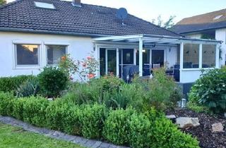 Haus kaufen in 34466 Wolfhagen, Wolfhagen - Bungalow mit wunderschönem, großen Garten!!! Doppelgarage! Dach ausbaufähig!