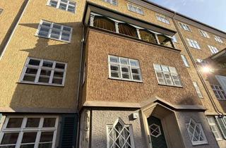 Wohnung kaufen in Herschelstrasse 4c, 10589 Charlottenburg, Lichtdurchflutete 3 Zimmer Altbau-Wohnung in einer „Gated Community“ inkl. Parkplatz vor dem Haus