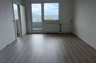 Wohnung mieten in Ahrenshooper Straße 16, 13051 Neu-Hohenschönhausen, Singlewohnung im Dachgeschoss mit Balkon!
