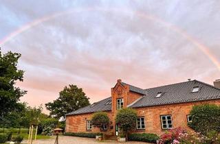 Wohnung mieten in Hof Bredeneek, 24211 Lehmkuhlen, Dachgeschosswohnung auf dem Gutshof mit Pferden - Provisionsfrei vom Eigentümer - Glasfaseranschluss