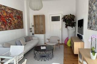 Wohnung mieten in Mindener Strasse, 10589 Charlottenburg, Exklusiv möblierte 2-Zimmer-Altbauwohnung mit Süd-Balkon – ruhig, hell, mit Weitblick – Charlottenbu