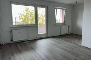 Wohnung mieten in Alt-Friedrichsfelde 83, 10315 Friedrichsfelde, Viel Platz zum Leben - Großzügige Familienwohnung freut sich auf Sie!