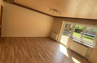 Wohnung mieten in Im Aischbach 31, 72202 Nagold, Modernisierte Terrassenwohnung mit 2,5 Zimmern sowie Terrasse und EBK in Nagold/Pfrondorf