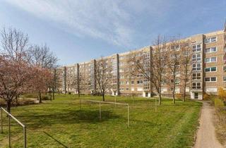 Sozialwohnungen mieten in Löwenhainer Str., 01279 Tolkewitz/Seidnitz-Nord, Charmante 3-Zimmer-Wohnung mit Balkon