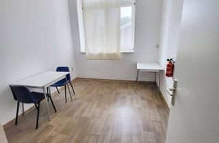 Wohnung kaufen in 08496 Neumark, supergünstige 2-Raum-Wohnung im Zentrum Neumarks