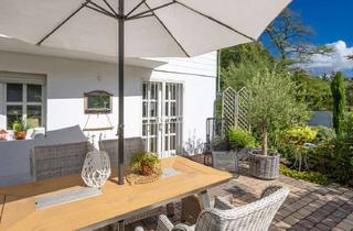 Einfamilienhaus kaufen in 51503 Rösrath, Rösrath-Durbusch: Freistehendes, saniertes Einfamilienhaus mit Charme, Doppelcarport und Stellplatz!