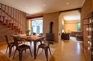 Haus kaufen in 49356 Diepholz, Licht & Wärme: Wintergarten mit Kachelofen – Bungalowtraum in ruhiger Lage