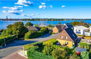 Haus kaufen in 24857 Fahrdorf, Gepflegtes EFH in Schleinähe! Ca. 114 m² Wfl., Vollkeller, Terrasse & Gartenidyll auf 682 m² Grdstk!