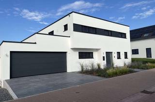 Einfamilienhaus kaufen in 75056 Sulzfeld, Exklusives Einfamilienhaus mit Doppelgarage für höchste Ansprüche in Randlage +Burgblick in Sulzfeld