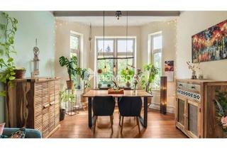 Wohnung kaufen in 24113 Hassee, Stilvolle 3-Zimmer-Altbauwohnung mit Balkon in gepflegtem Jugendstilhaus