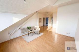 Wohnung kaufen in Konstanzer Straße 97, 78224 Singen, Lichtdurchflutetes Wohngefühl – Bezugsfreie 2,5-Zimmer-Dachgeschosswohnung in Singen