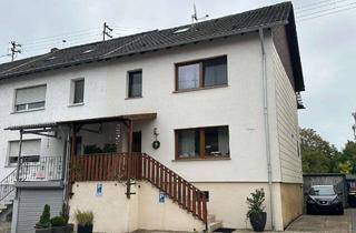 Einfamilienhaus kaufen in 66793 Saarwellingen, Gepflegtes Einfamilienhaus mit schönem Garten und Garage in zentraler Lage von Schwarzenholz