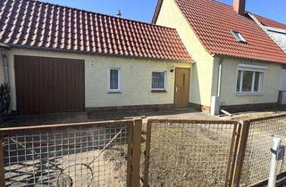 Reihenhaus kaufen in 16767 Leegebruch, Sanierungsbedürftiges Reihenhaus mit großem, grünem Garten – Potenzial inklusive!