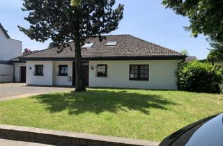 Haus kaufen in 41352 Korschenbroich, Grosses freistehendes Haus mit 8 Zimmer in Herrenshoff 276 m2 ,Grundstück 836 m2 top Lage