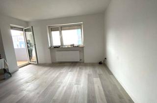 Wohnung kaufen in 84478 Waldkraiburg, Renovierte 3-Zimmer-Wohnung mit Garage – solide Renditechance von Privat, frei