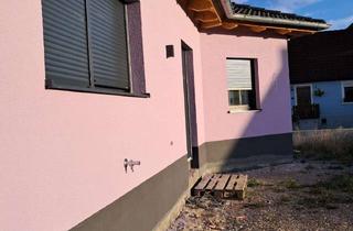 Haus mieten in Hirtenweg, 91613 Marktbergel, Geräumiges, altersgerechtes Bungalow mit Garten, Terrasse und Garage in Marktbergel