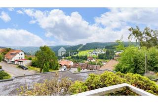 Wohnung kaufen in 78136 Schonach, Charmante 2-Zimmer-Terrassenwohnung mit Weitblick, Südbalkon & TG-Stellplatz