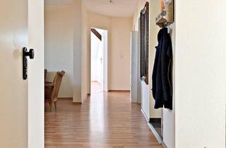 Wohnung mieten in Mittelseestraße, 63065 Offenbach, charmante 3 Zi.-Altbau-DG-Whg. m. offenem Wohnbereich in zentraler Lage (max 3 Bewohner, KEINE WGs )