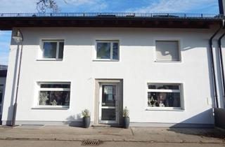 Büro zu mieten in 83416 Saaldorf-Surheim, Attraktive Gewerbefläche in 83416 Saaldorf - Parkplätze vor dem Haus! Frei ab 01.04.2026