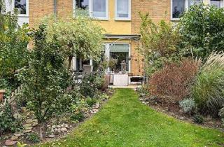 Reihenhaus kaufen in 23562 Lübeck, Lübeck - Attraktives Reihenhaus in Lübeck - modernisiert und vermietet, mit Garten in Uni-Nähe