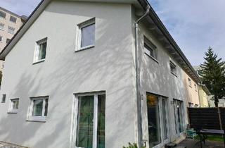 Doppelhaushälfte kaufen in 97318 Kitzingen, Kitzingen - Neuwertiges modernes Haus Kfw 55 zu verkaufen
