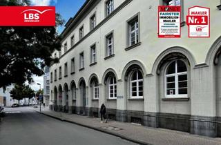 Wohnung kaufen in 47829 Uerdingen, Altbauwohnung mit Balkon und Stellplatz in Krefeld-Uerdingen