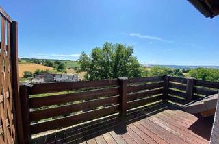 Wohnung kaufen in 96274 Itzgrund, Helle 3-Zimmer-Maisonettewohnung mit Balkon, Weitblick & Garage in gepflegtem Mehrfamilienhaus