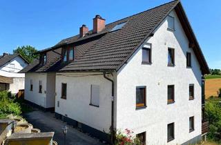 Wohnung kaufen in 96274 Itzgrund, Helle 3-Zimmer-Eigentumswohnung mit Balkon, Weitblick & Garage in gepflegtem Mehrfamilienhaus