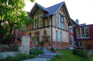 Wohnung mieten in 65347 Eltville, Neuwertige 2-Zimmer-EG-Wohnung in denkmalgeschütztem mit Balkon und Einbauküche in Eltville am Rhein