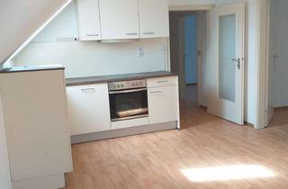 Wohnung mieten in Fuggerstr., 86356 Neusäß, Modernisierte Dachgeschosswohnung mit drei Zimmern und Einbauküche in Neusäß