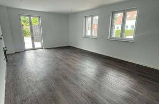Wohnung mieten in Hauptstraße 51, 18107 Elmenhorst/Lichtenhagen, Hochwertige seniorengerechte 4-Raum-Wohnung mit Vollbad, Gäste-WC, Kaminzug, 2 x Terrasse, HWR