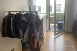 WG-Zimmer mieten in Ludwig-Pfau-Straße 17, 70176 West, Großes Wg Zimmer mit eigenem Balkon