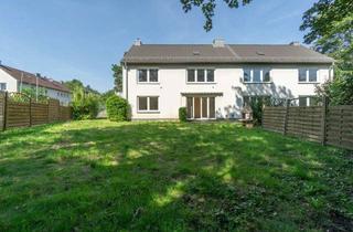 Doppelhaushälfte kaufen in 40474 Lohausen, Sanierungsbedürftige Doppelhaushälfte in der Engländersiedlung von Düsseldorf-Lohausen