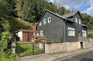 Haus kaufen in 98744 Oberweißbach, Wohnhaus 1-2 Familien, großes Gründstück, Garagen und Carport