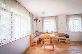 Haus kaufen in 94374 Schwarzach, Charmantes Landhaus mit Scheune und weitläufigem Grundstück in Schwarzach