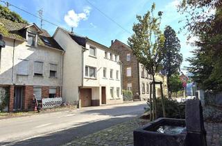 Reihenhaus kaufen in 56841 Traben-Trarbach, Renovierungsbedürftiges Reihenhaus mit Garage und teilweise überdachtem Innenhof