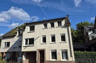 Reihenhaus kaufen in 56841 Traben-Trarbach, Renovierungsbedürftiges Reihenhaus mit Garage und teilweise überdachtem Innenhof