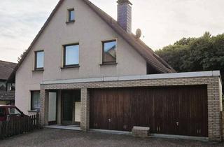 Haus kaufen in 42553 Velbert, Provisionsfrei: Teilvermietetes Dreifamilienhaus mit direkter Waldlage