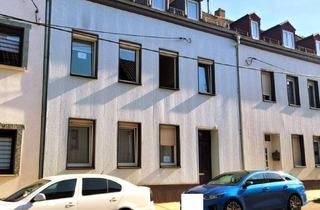 Einfamilienhaus kaufen in 08393 Meerane, Schau mich an! Aus alt mach neu!Reizvolles Einfamilienhaus mit Hof und Schuppen.