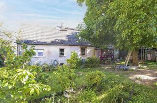 Haus kaufen in 39418 Staßfurt, Handwerker aufgepasst: Sanierungsbedürftiges EFH mit Garten und Garage in grüner Lage