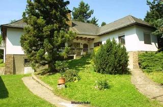 Anlageobjekt in Zum Kammergarten xx, 66687 Wadern, 2-Familienhaus und Garage