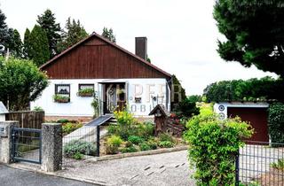 Grundstück zu kaufen in 91080 Uttenreuth, Charmantes Eckgrundstück mit grünem Rückzugsort und Bestandshaus!