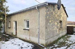 Grundstück zu kaufen in 14943 Luckenwalde, Erschlossenes Baugrundstück, 880 qm, mit kleinem Wohnhaus, in Luckenwalde zu verkaufen.