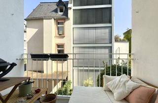 Wohnung kaufen in 60316 Frankfurt am Main, Frankfurt am Main - Sanierte Altbau Wohnung mit Balkon und Aufzug in bester Nordend Lage