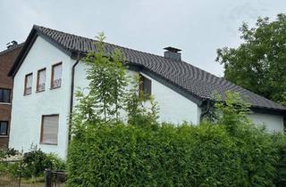 Einfamilienhaus kaufen in 58730 Fröndenberg, Fröndenberg (Ruhr) - Grundsolides Wohnhaus mit großen Garten in ruhiger Lage